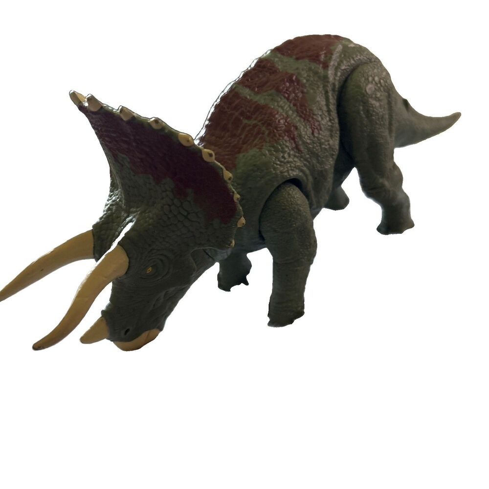 Jurassic World Park Dominion Roar Strikers Triceratops Roaring Dinosaur Figure